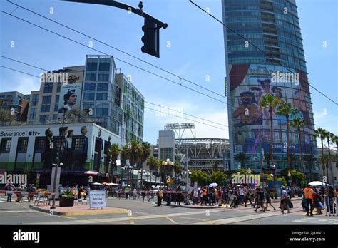 Comic-Con crowds arrive in downtown San Diego